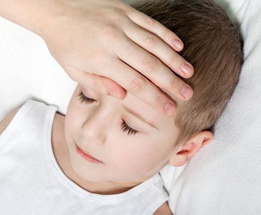 Що робити при проносі з температурою у дитини