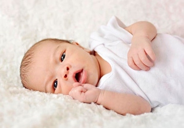 У немовлят бурчання в животику після їжі-явище досить часте