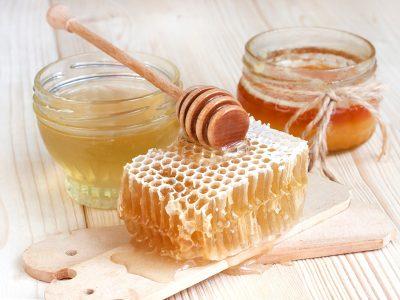 Чи правда, що мед при нагріванні перетворюється на отруту