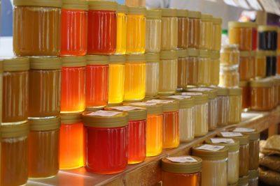 Чи правда, що мед при нагріванні перетворюється на отруту